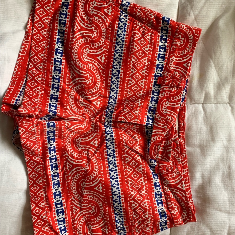 Red patterned vineyard vines shorts